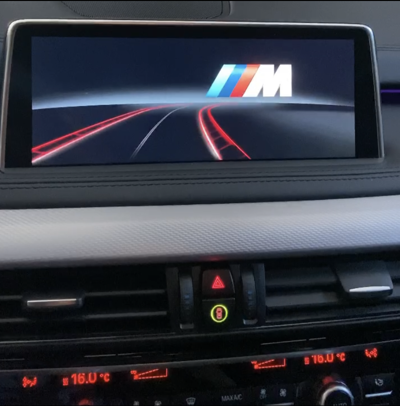 Logo M au démarrage