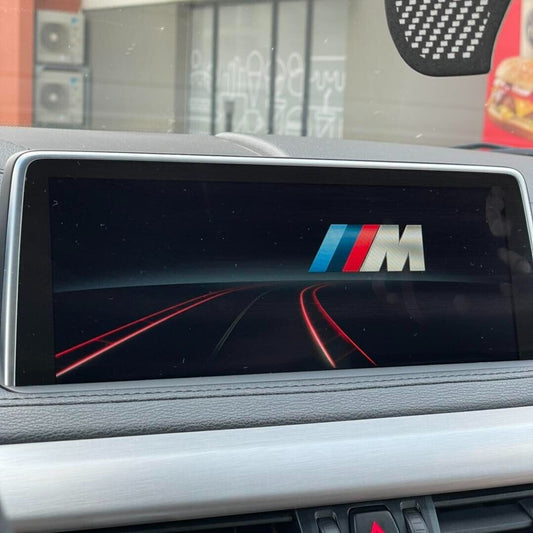 Logo M au démarrage